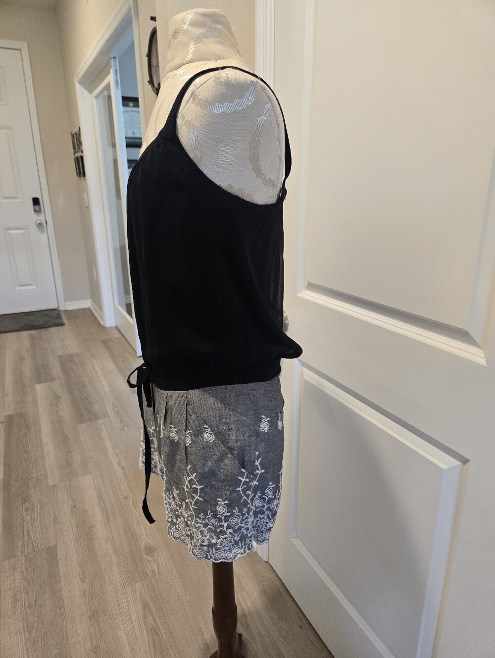 Rachel Roy Navy Blue Sleeveless Button Front Romper with Embroideredy, Size 2 - Picture 6 of 11